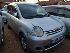 Toyota Sienta 2006 Silver