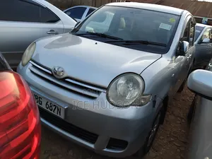 Toyota Sienta 2006 Silver