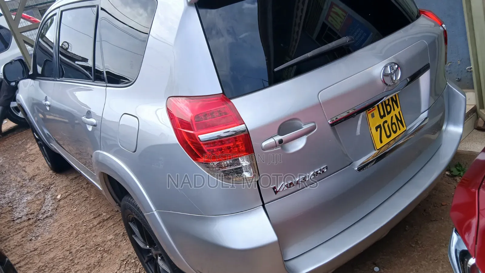 Toyota Vanguard 2011 Silver