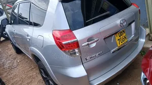 Toyota Vanguard 2011 Silver