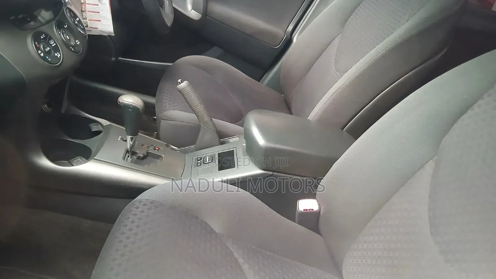 Toyota Vanguard 2011 Silver