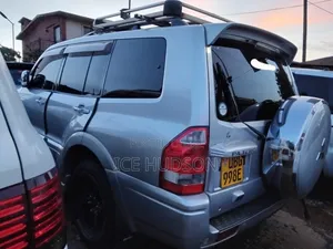 Mitsubishi Pajero 2003 Silver