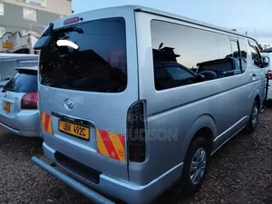 Toyota HiAce 2010 Silver