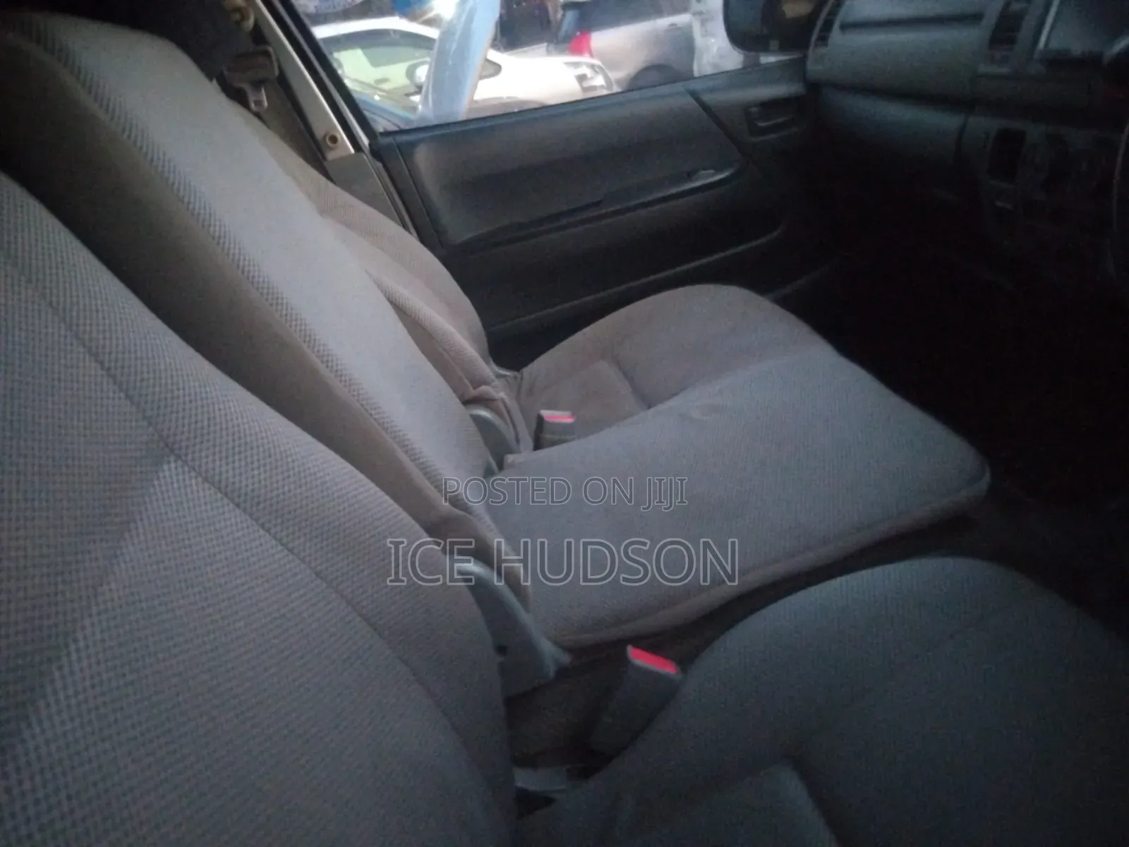 Toyota HiAce 2010 Silver