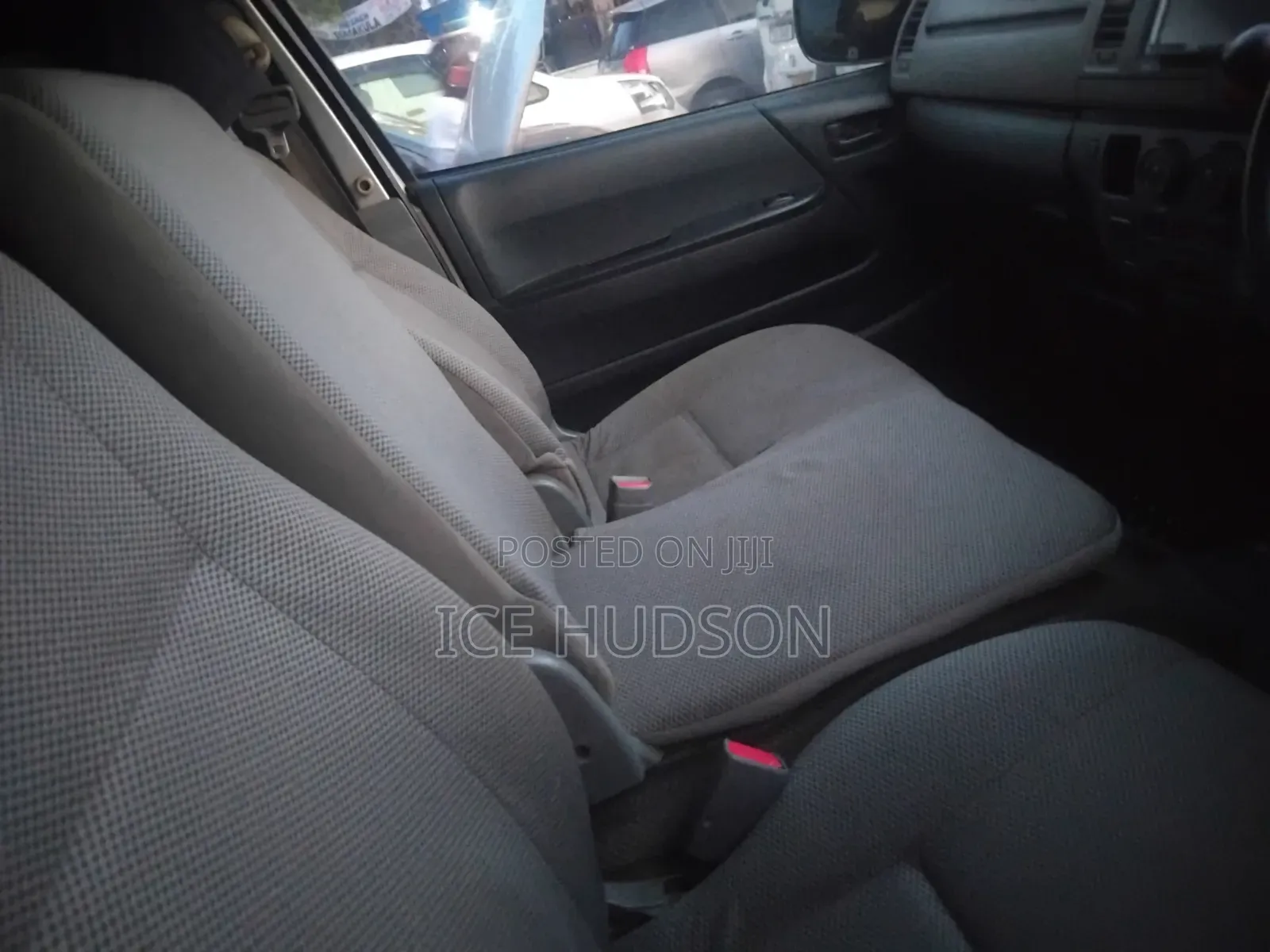 Toyota HiAce 2010 Silver