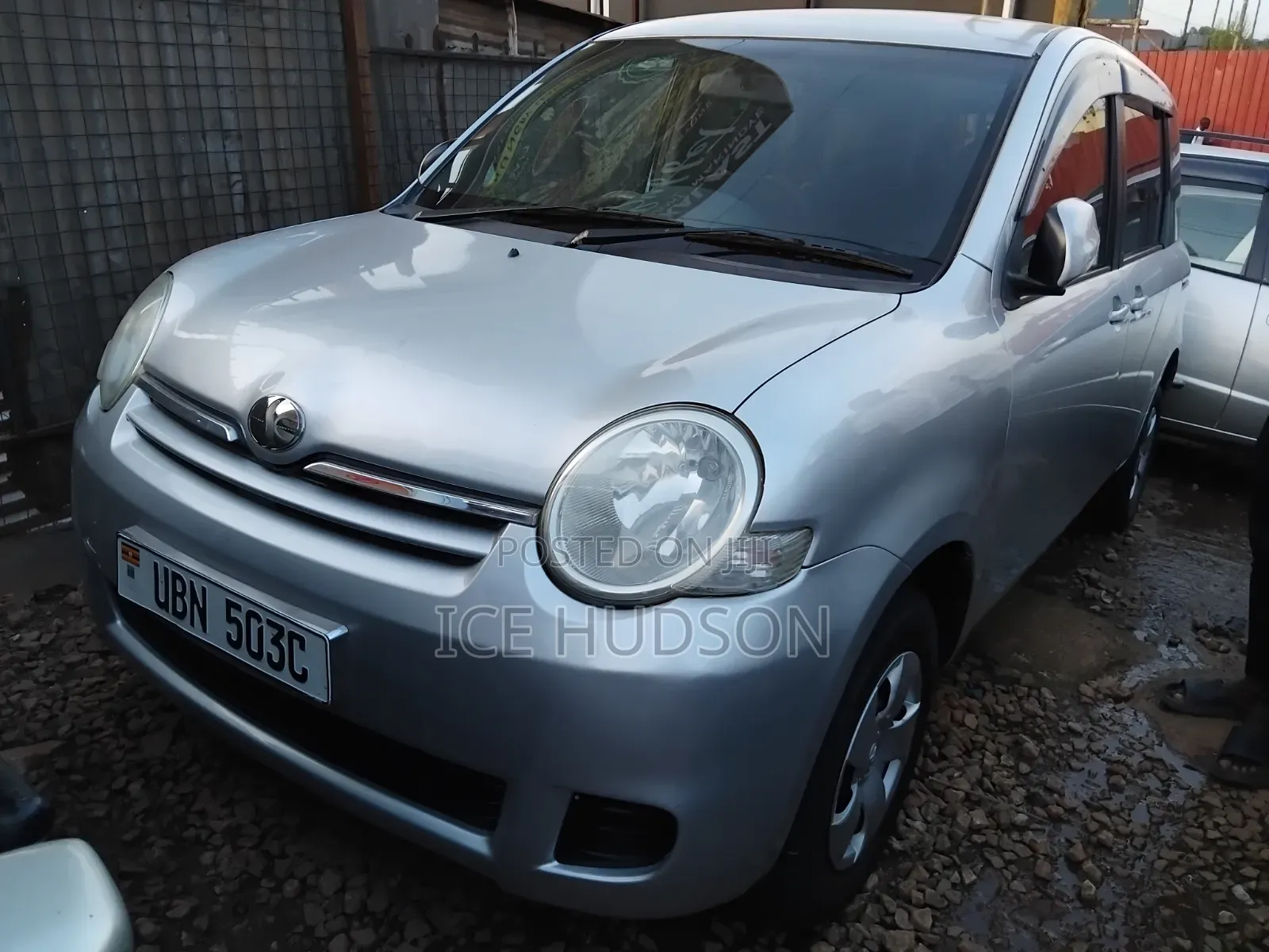 Toyota Sienta 2009 Silver
