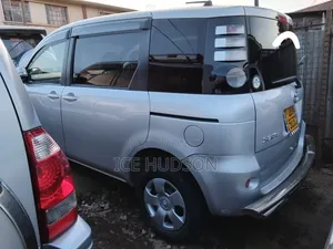Toyota Sienta 2009 Silver