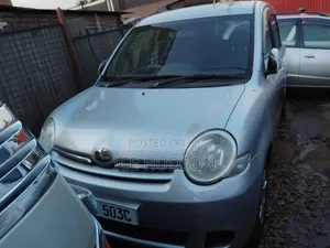 Toyota Sienta 2009 Silver