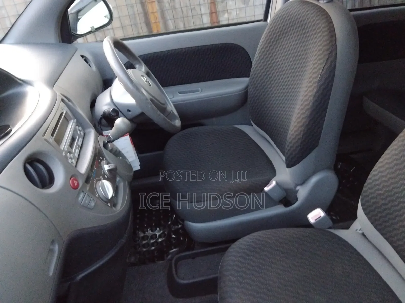 Toyota Sienta 2009 Silver