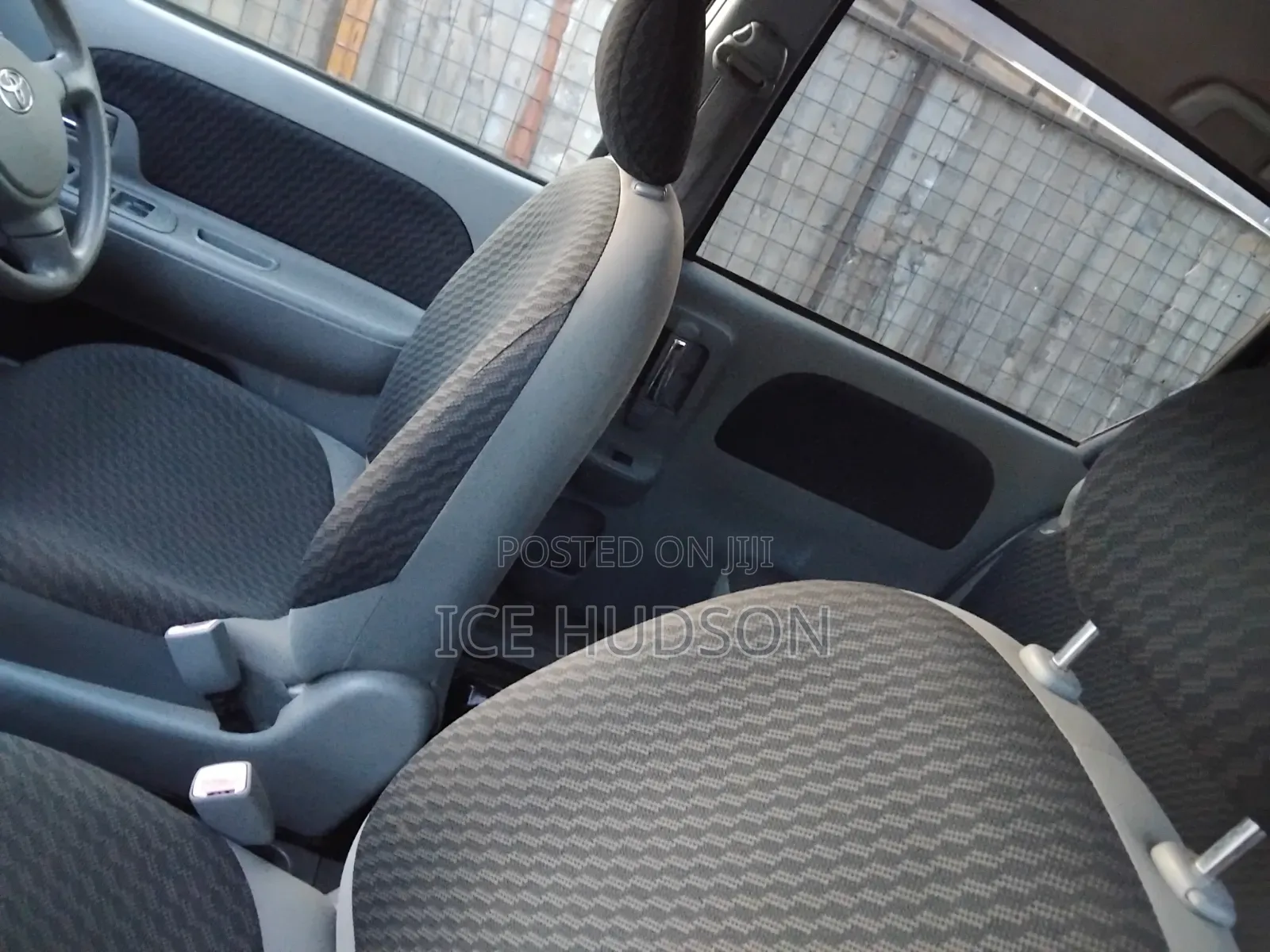 Toyota Sienta 2009 Silver