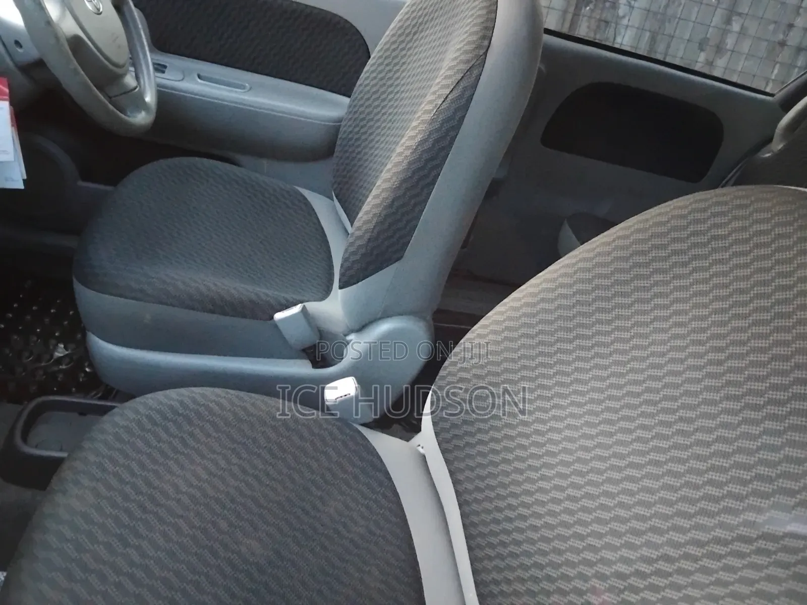 Toyota Sienta 2009 Silver