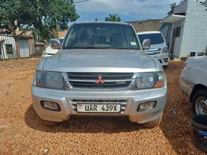 Mitsubishi Pajero 2000 Silver