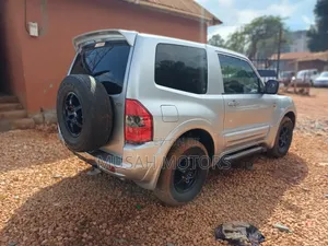 Mitsubishi Pajero 2000 Silver