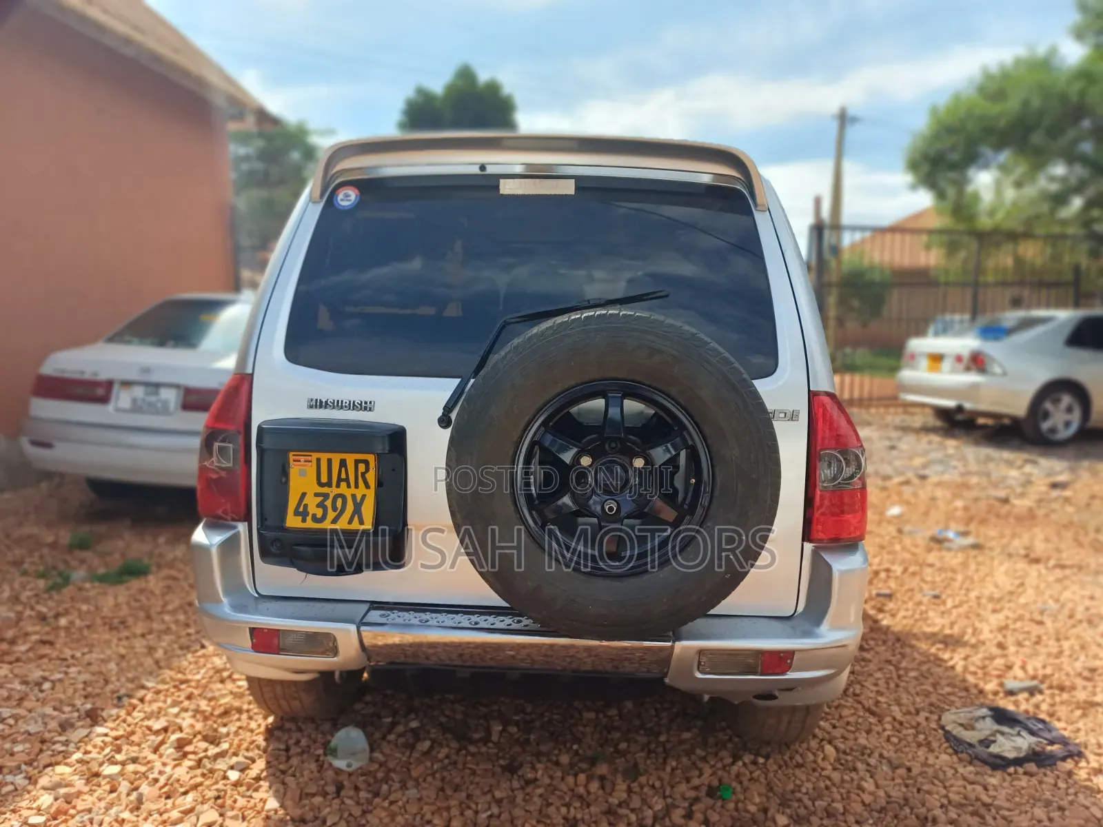 Mitsubishi Pajero 2000 Silver