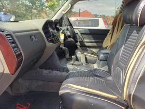Mitsubishi Pajero 2000 Silver