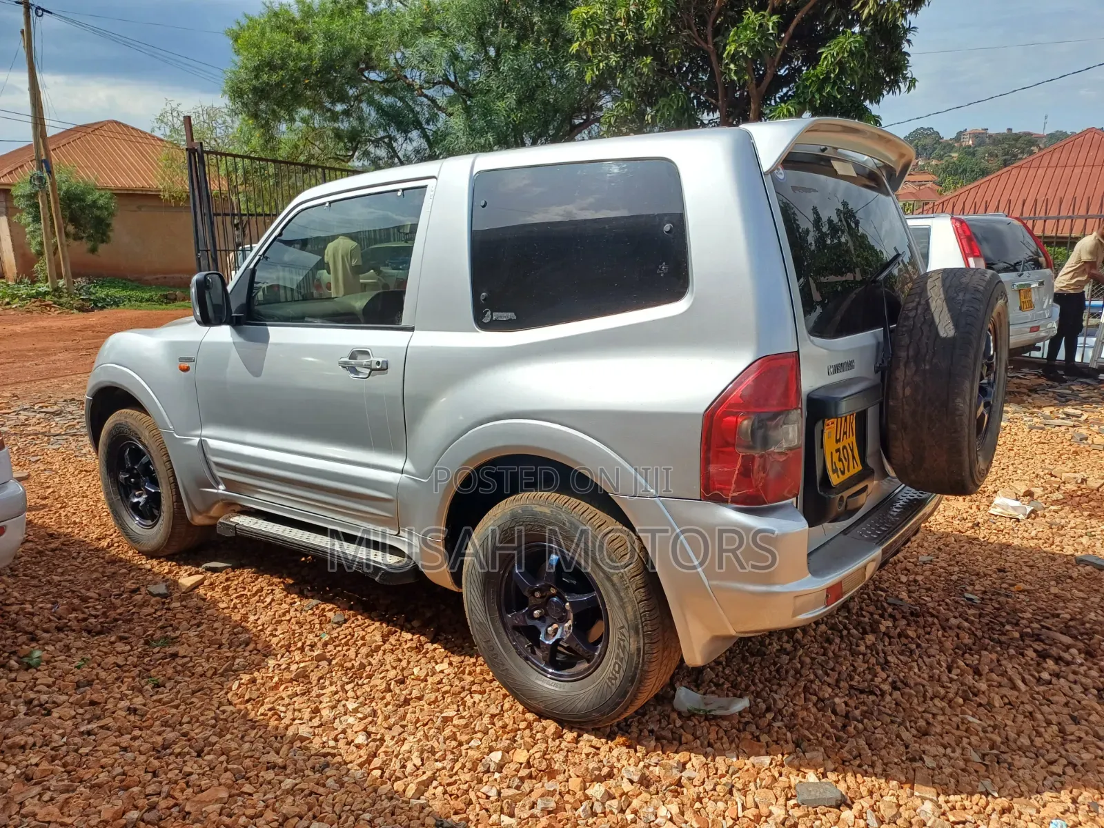 Mitsubishi Pajero 2000 Silver