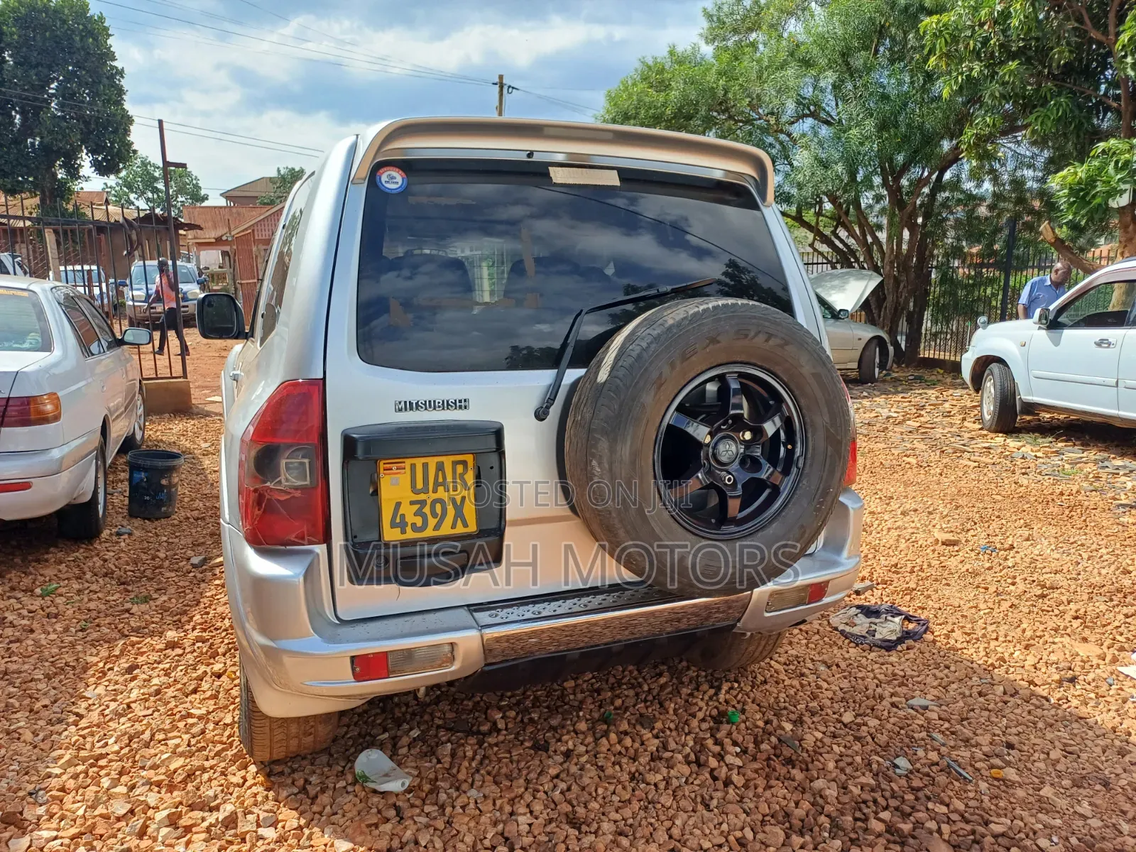 Mitsubishi Pajero 2000 Silver
