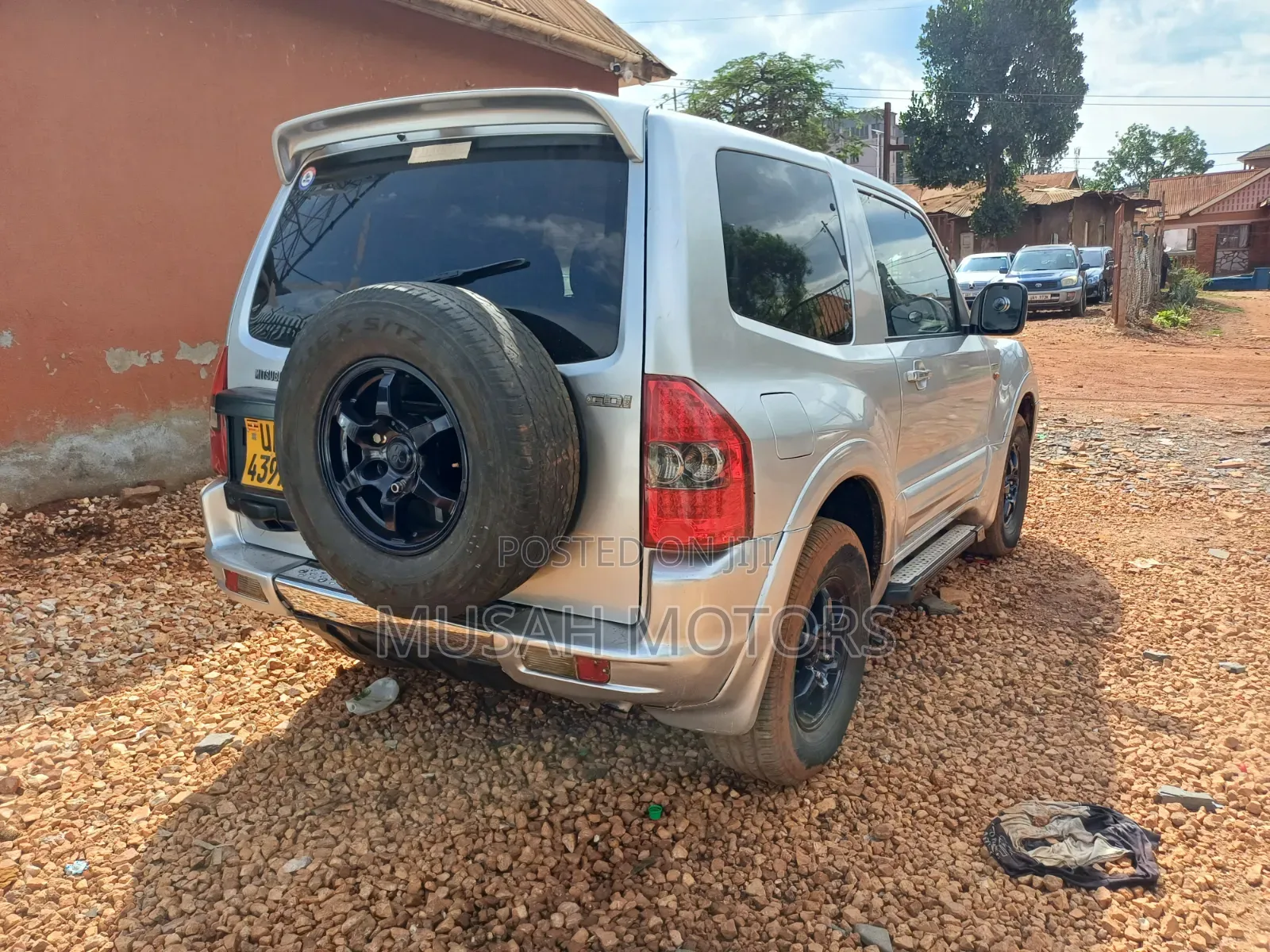 Mitsubishi Pajero 2000 Silver