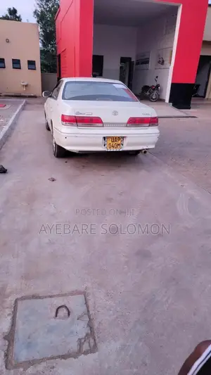 Toyota Mark II 2.0 (X80) 1990 White