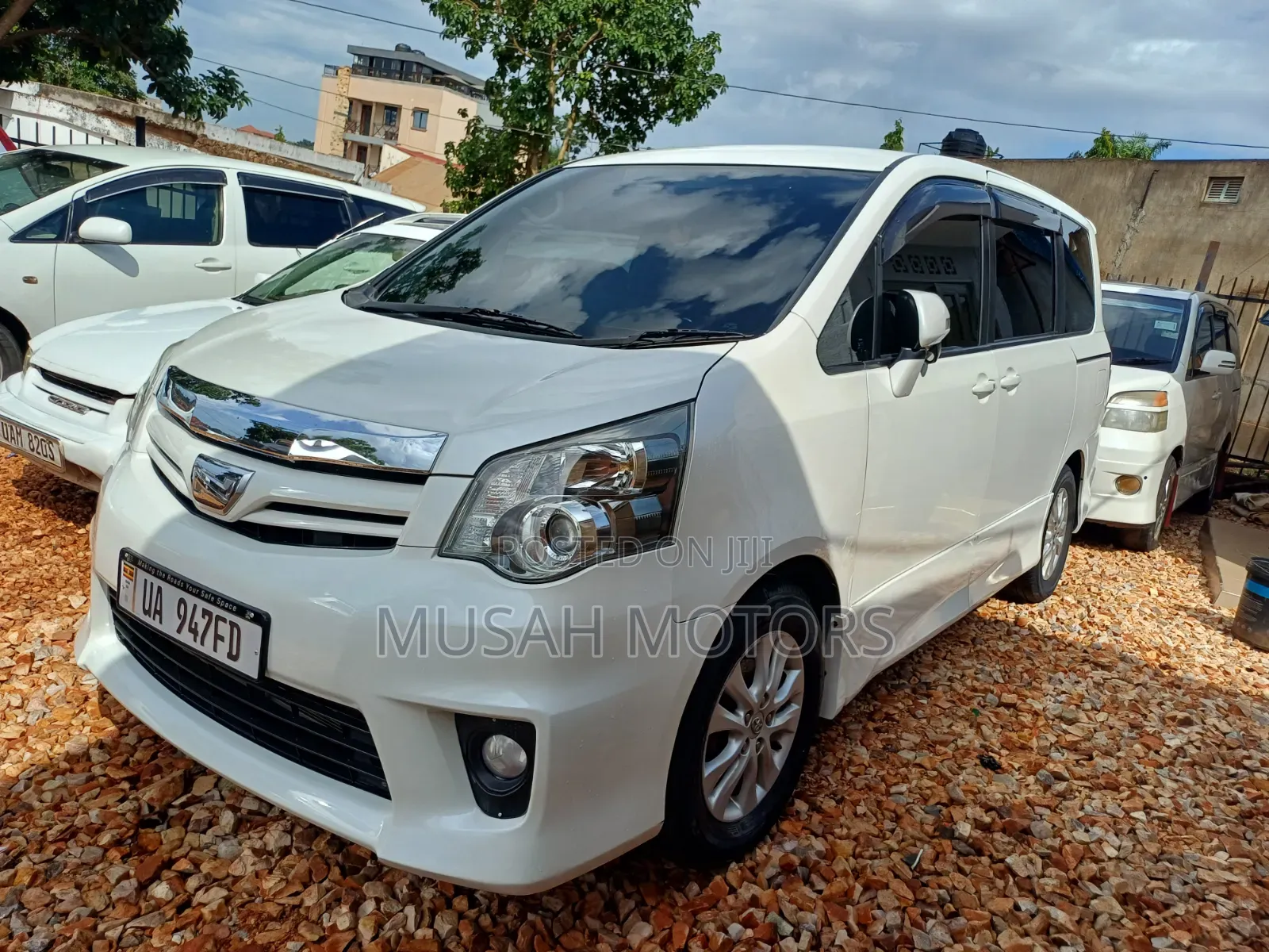 Toyota Noah 2014 White