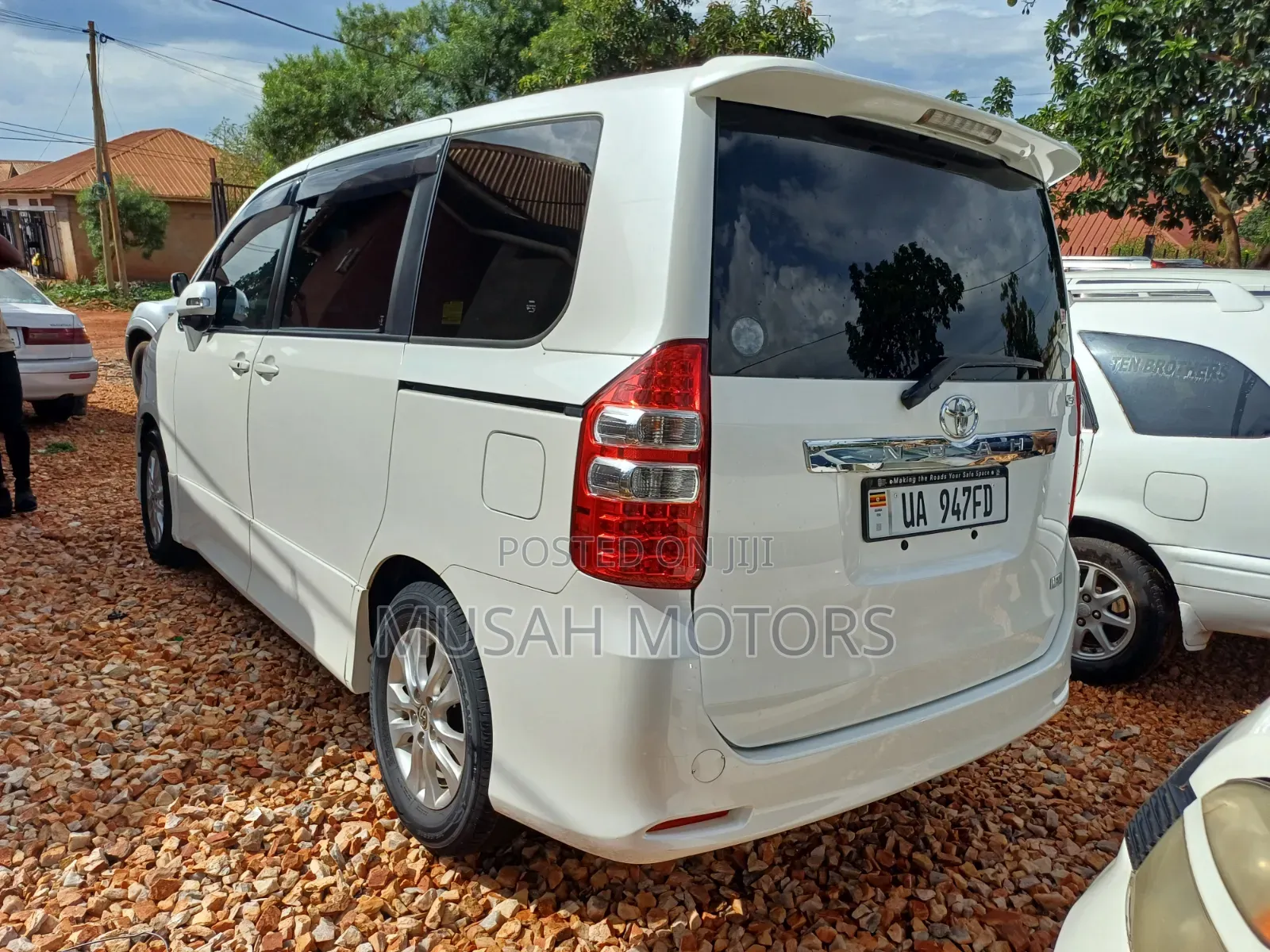 Toyota Noah 2014 White