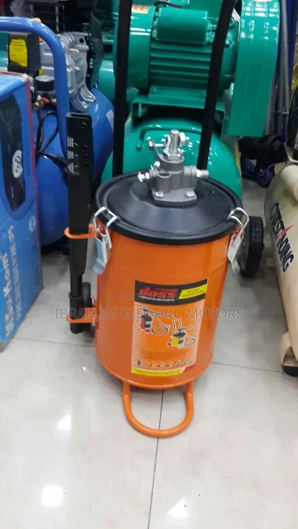 Grease Bucket and Grease Pump