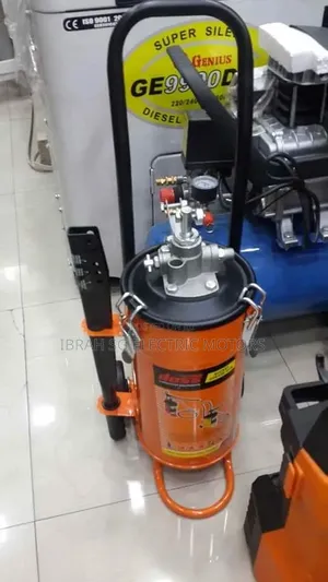 Grease Bucket and Grease Pump