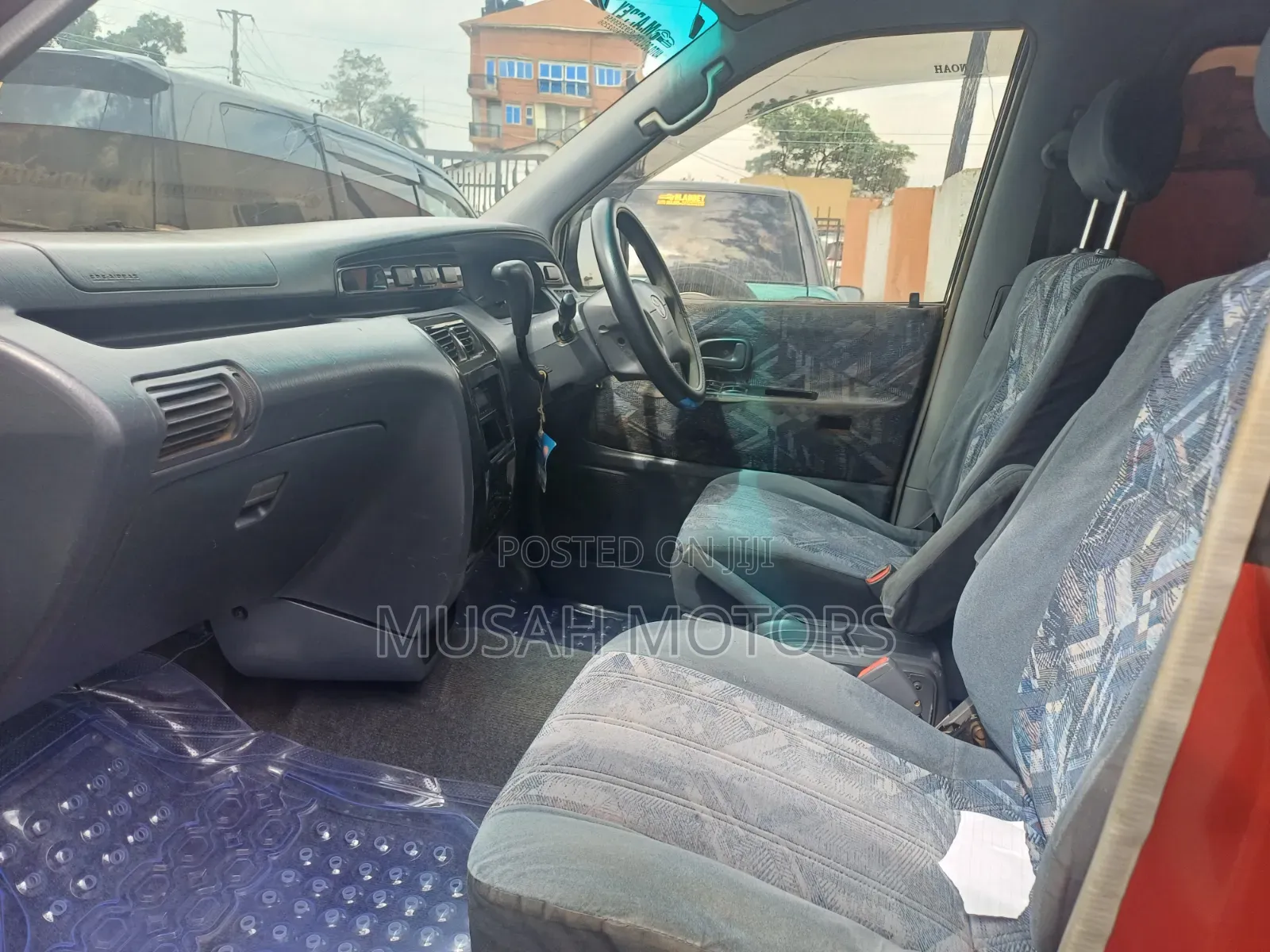 Toyota Noah 2001 Red