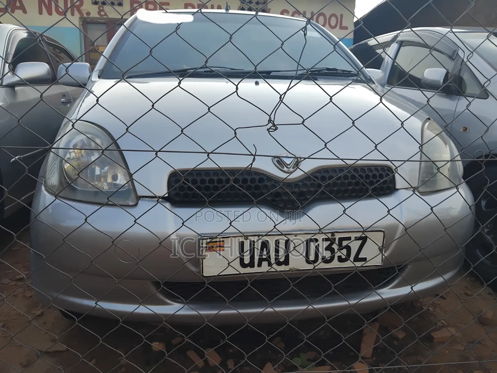 Toyota Vitz 2001 Silver