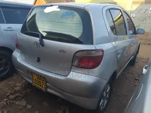 Toyota Vitz 2001 Silver