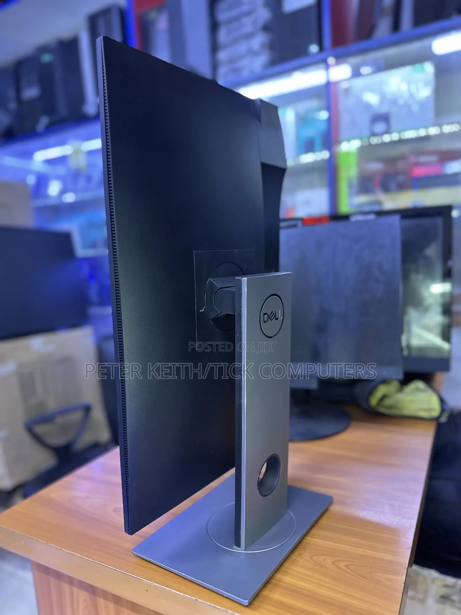 Dell 24-Inch IPS Full HDmonitor USB-type C Up to 65W Power Delivery