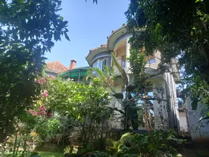 4bdrm Villa in Ssabagabo-Makindye for sale