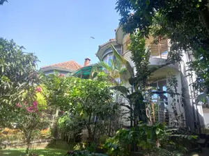 4bdrm Villa in Ssabagabo-Makindye for sale