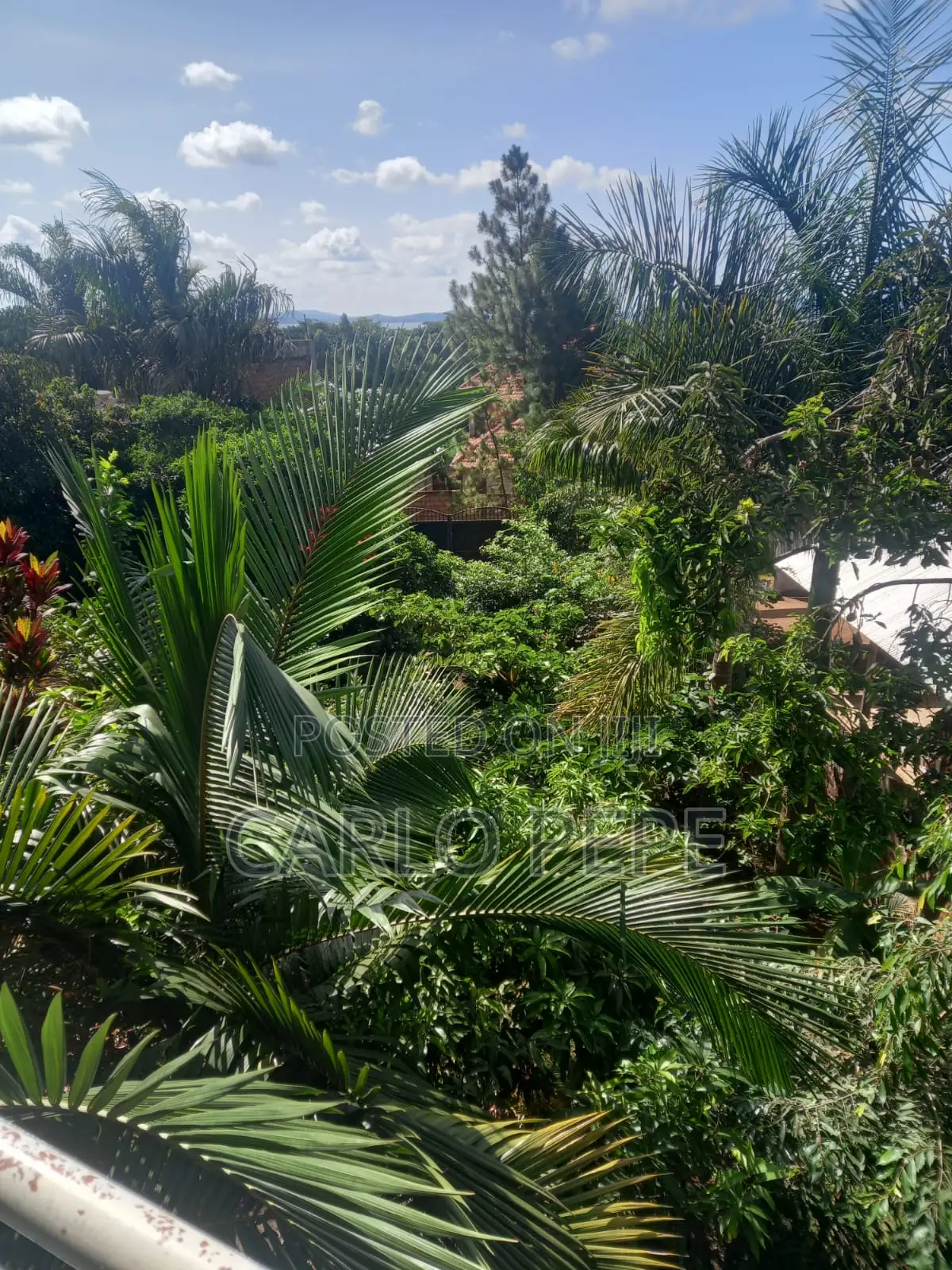4bdrm Villa in Ssabagabo-Makindye for sale