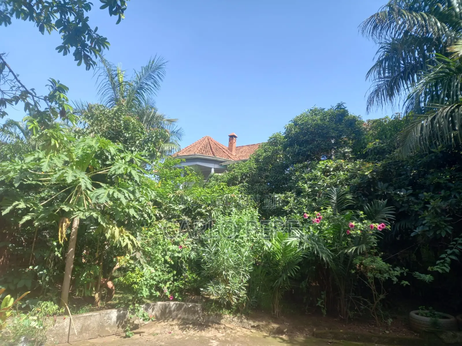 4bdrm Villa in Ssabagabo-Makindye for sale