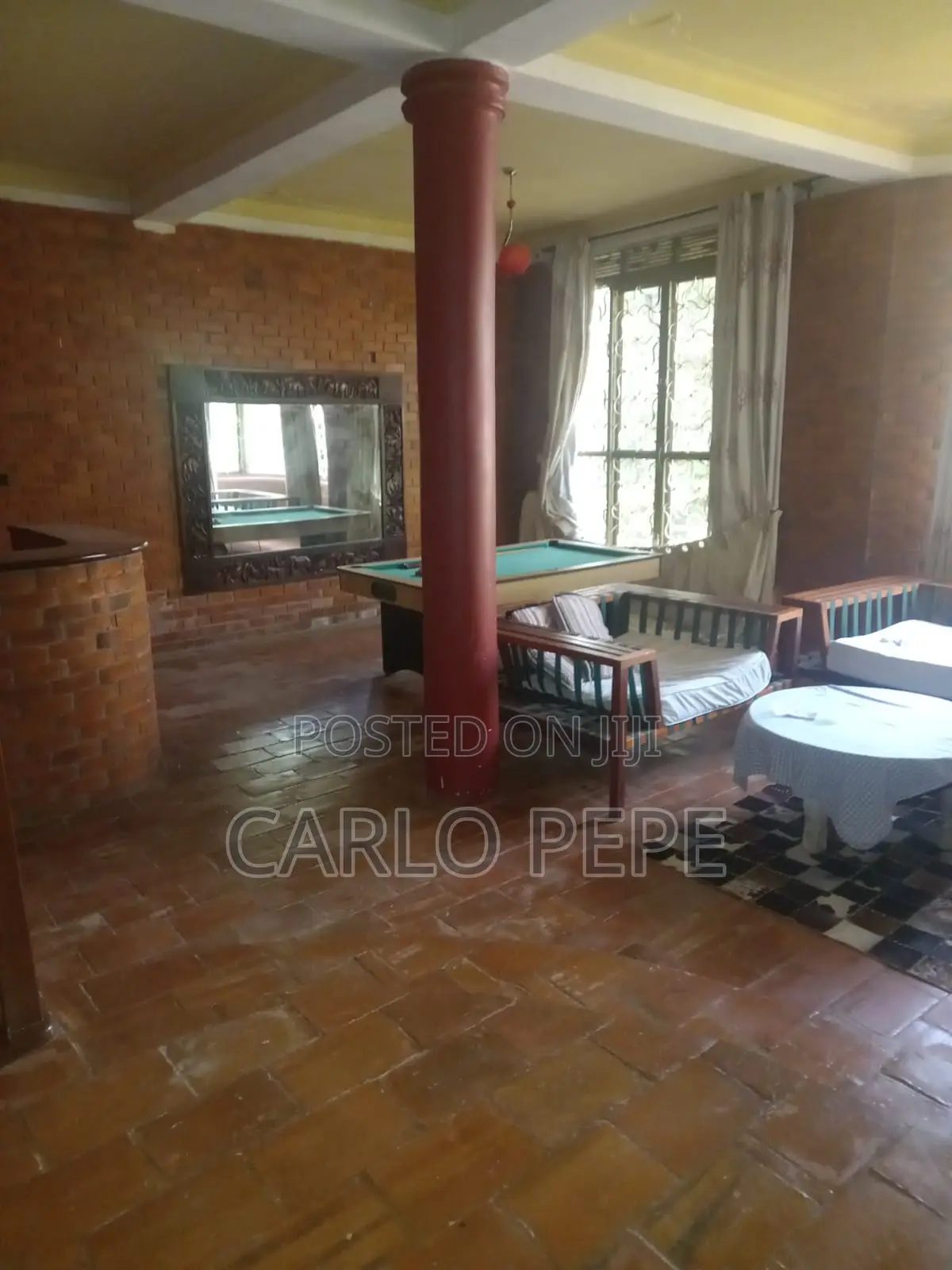 4bdrm Villa in Ssabagabo-Makindye for sale