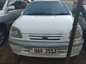 Toyota Raum 2000 White