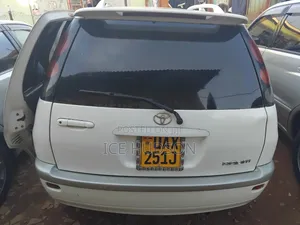 Toyota Raum 2000 White