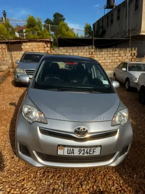 Toyota Ractis 1.5 FWD 2014 Silver