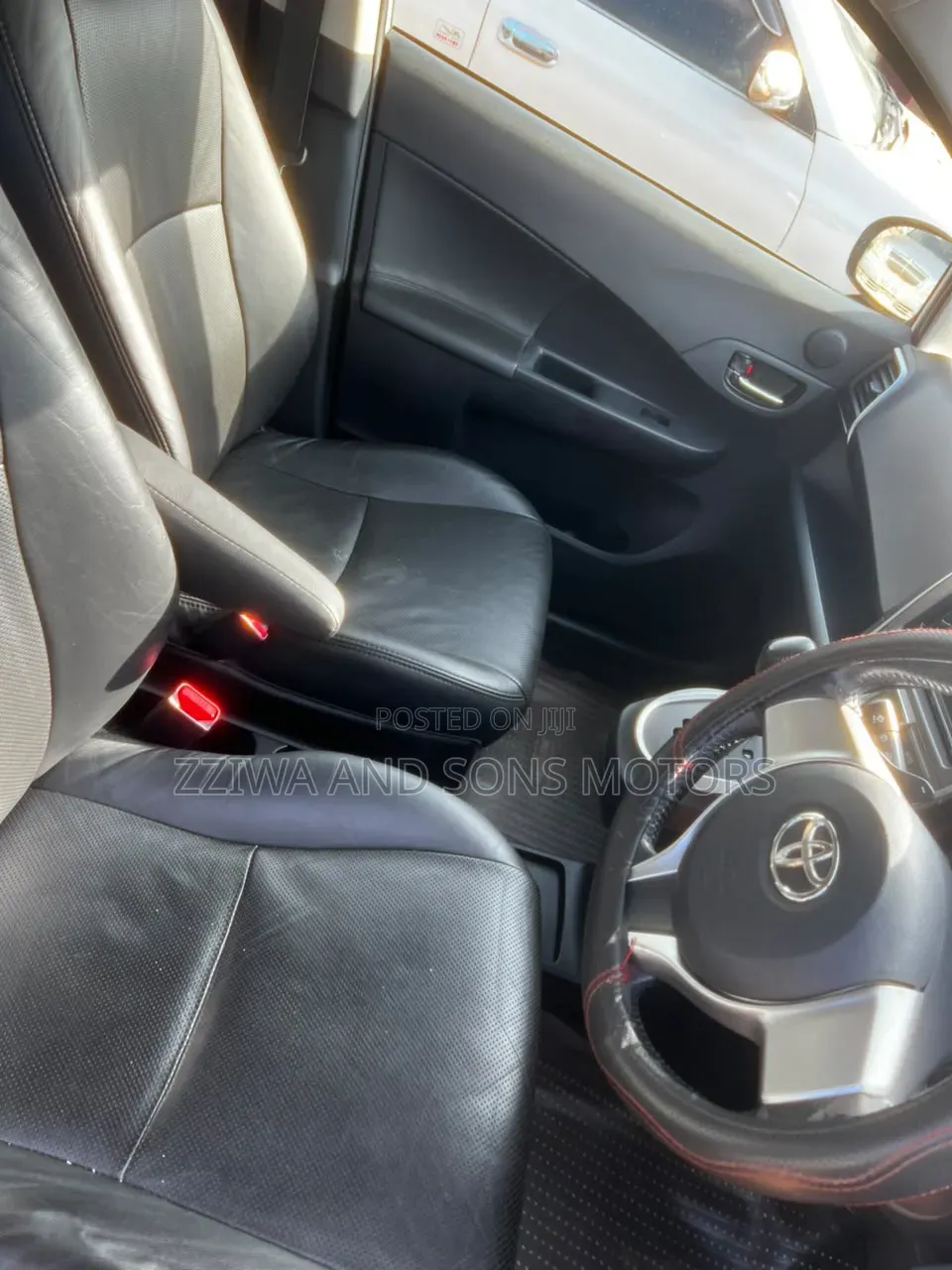 Toyota Ractis 1.5 FWD 2014 Silver