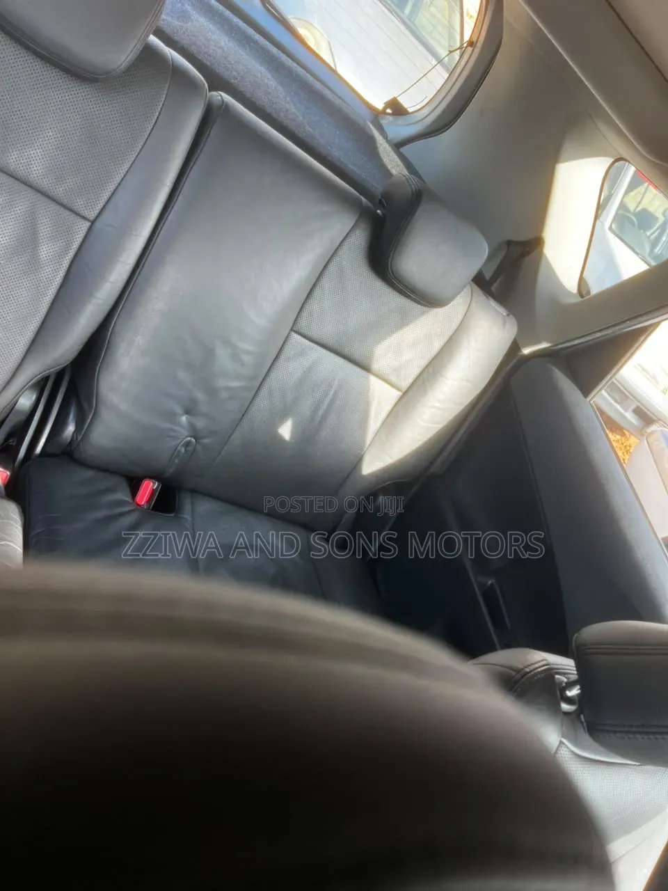 Toyota Ractis 1.5 FWD 2014 Silver