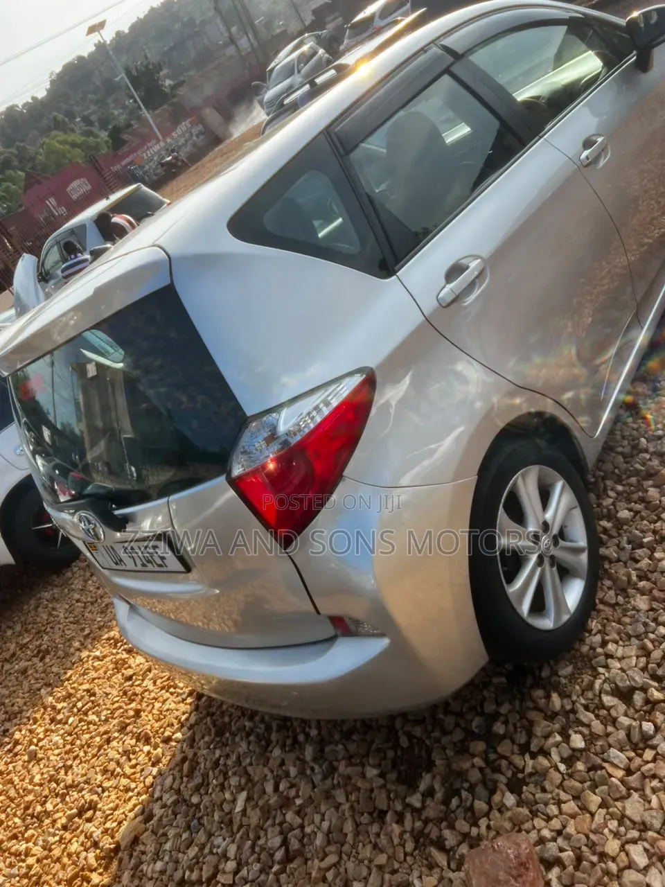 Toyota Ractis 1.5 FWD 2014 Silver