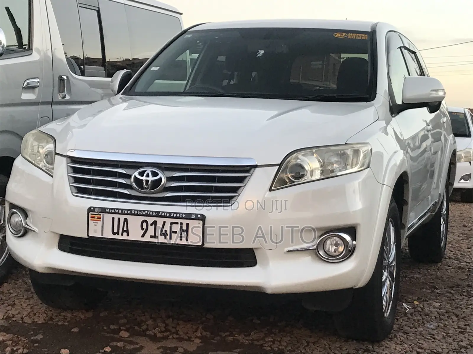 Toyota Vanguard 2011 White