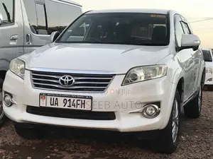 Toyota Vanguard 2011 White