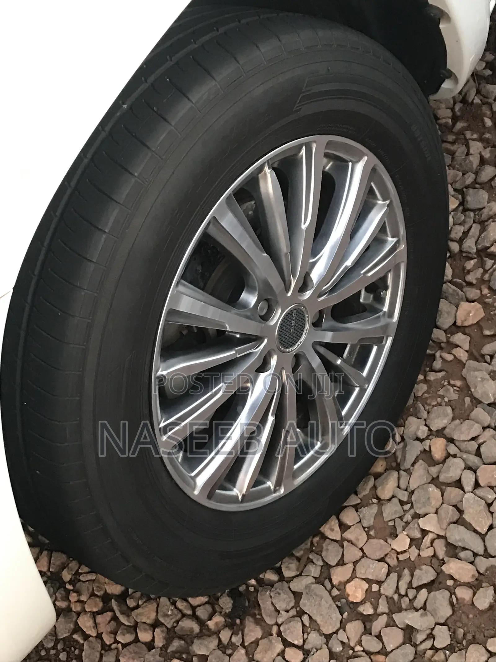 Toyota Vanguard 2011 White