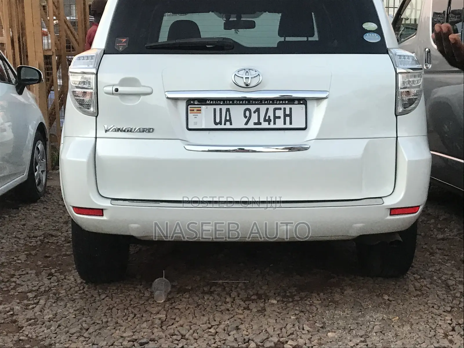Toyota Vanguard 2011 White