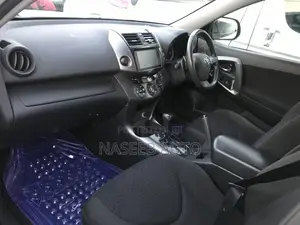 Toyota Vanguard 2011 White