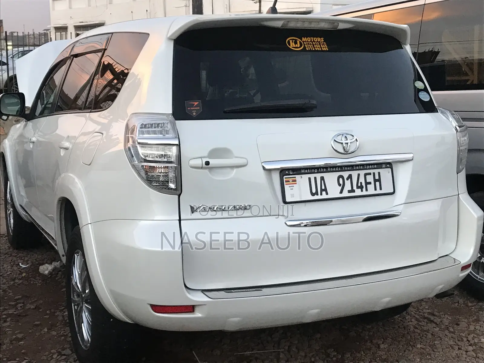 Toyota Vanguard 2011 White