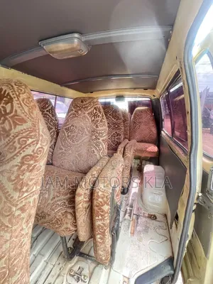 Toyota HiAce 1997 Yellow
