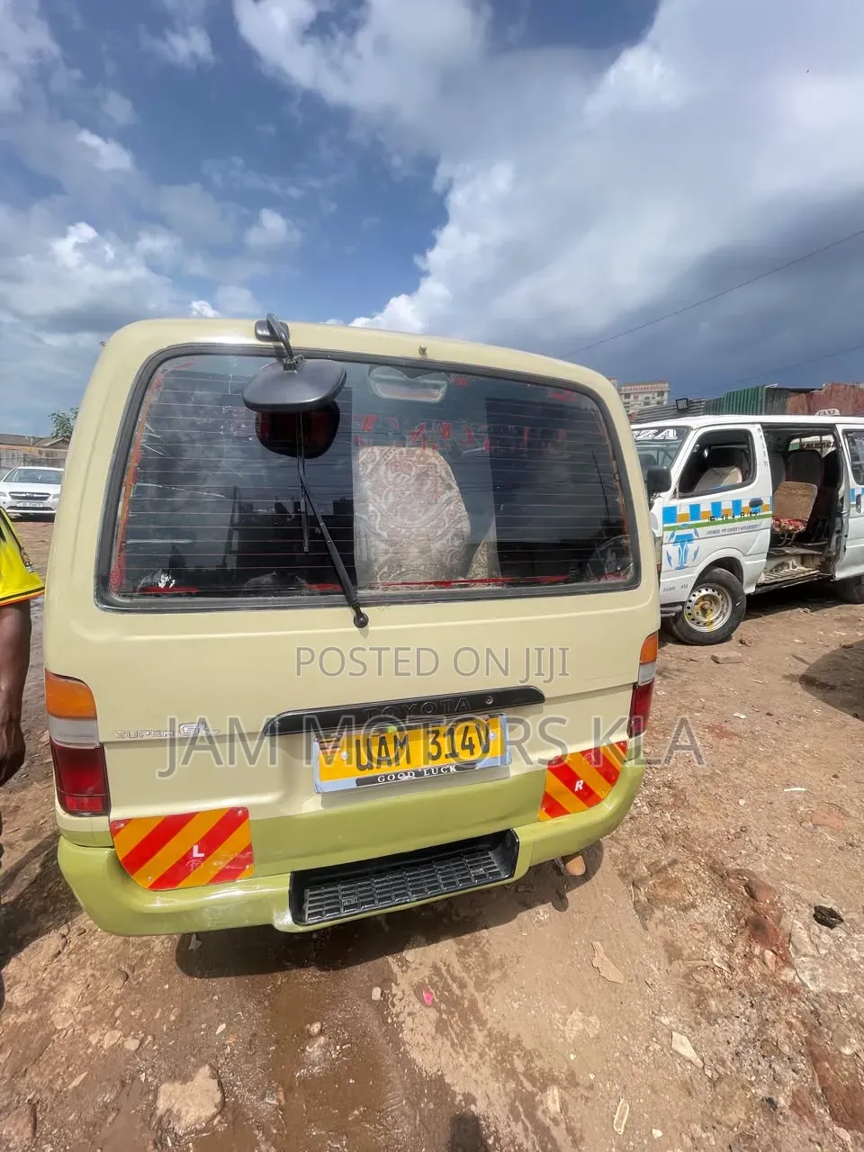 Toyota HiAce 1997 Yellow